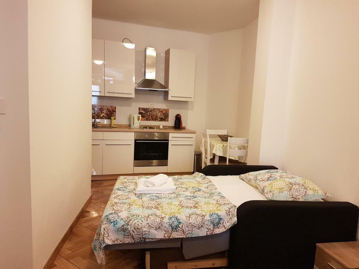 Studio Apartman Via シベニク エクステリア 写真